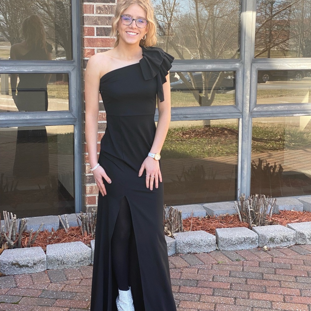 Elegant Black One-Shoulder Dress